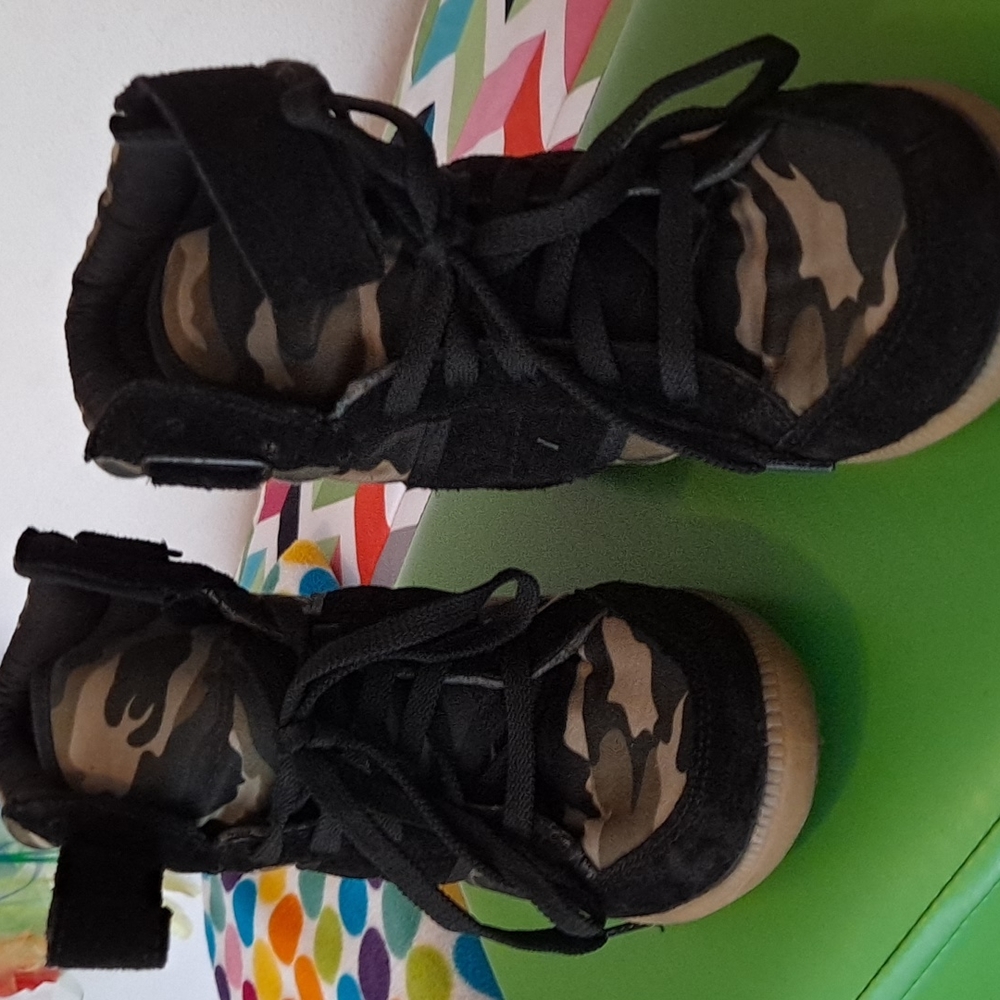 Camouflage  print blk wedged ankle shoe ..BAKERS..size 7..